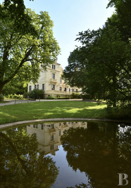 A 19th century chateau open for receptions and holidays to the east of Avignon in the Vaucluse  - photo  n°4